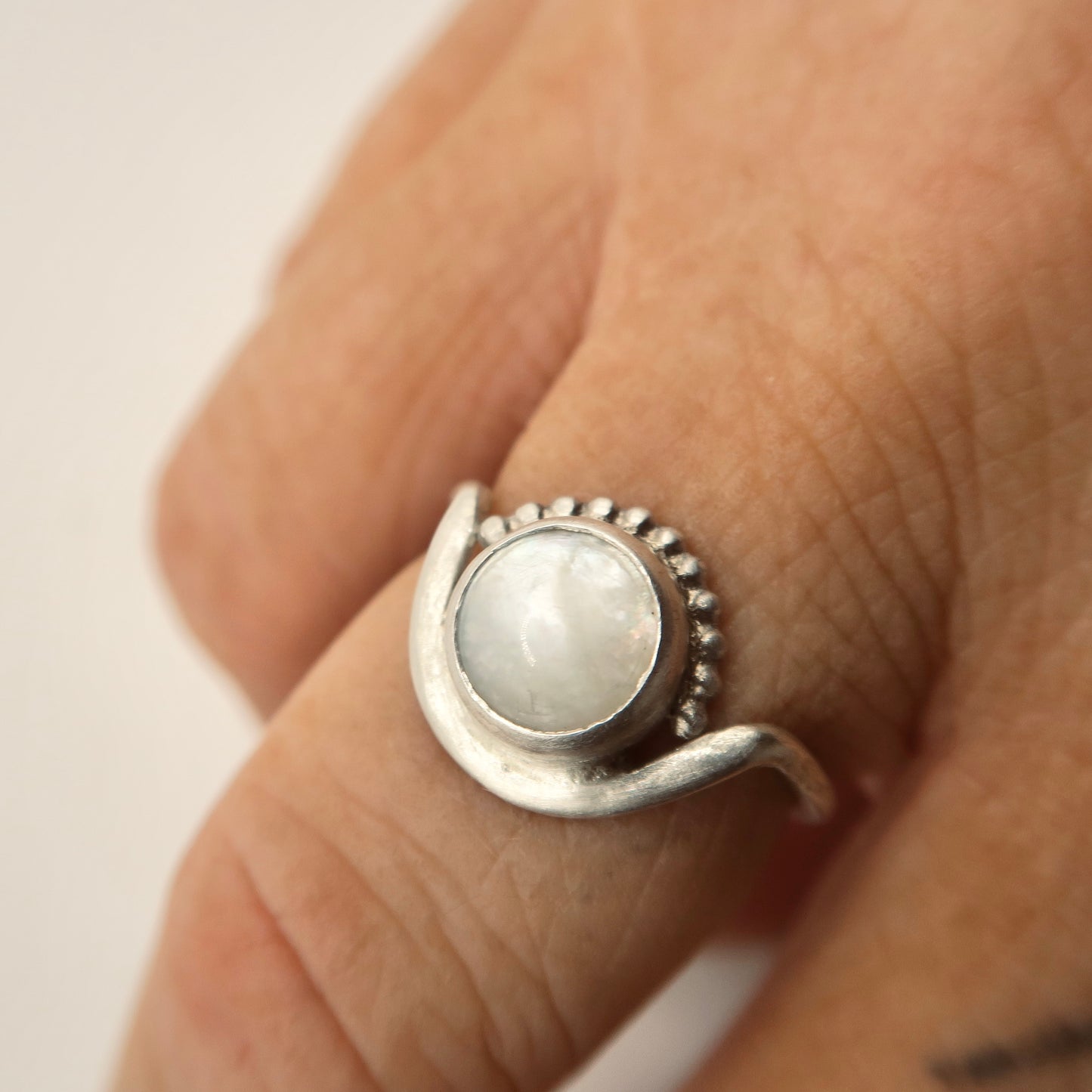 Unique mother of pearl silver ring